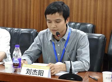 8962bc1342a319454127aeda6e879c12