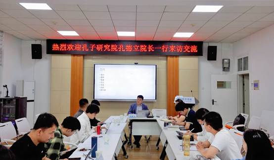 会议室里的人们AI 生成的内容可能不正确。