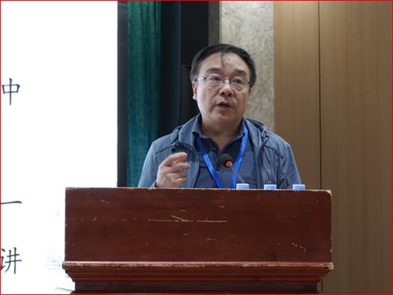 钢琴的男人AI 生成的内容可能不正确。